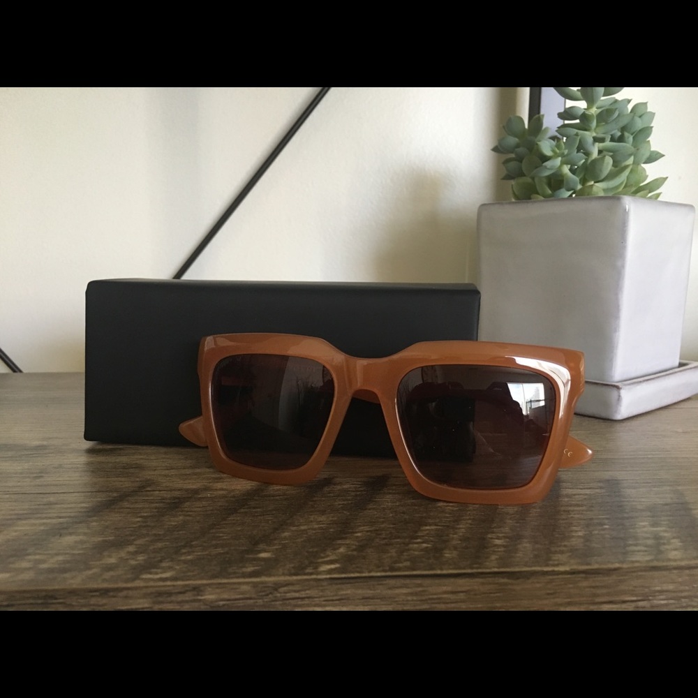 Modern Vintage Epøkhe Boris Sunglasses- Caramel - Picture 6 of 6